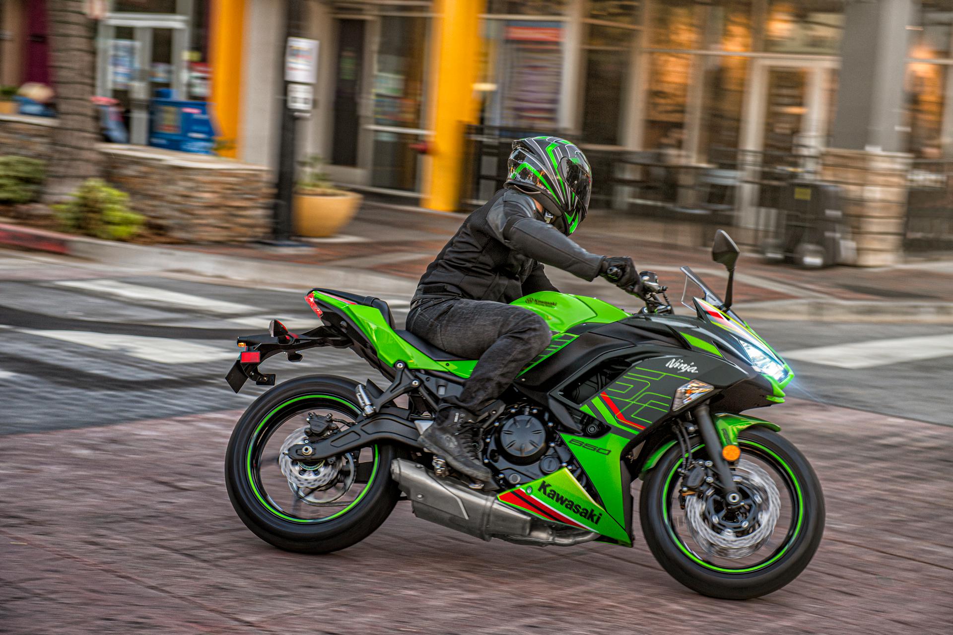 KAWASAKI NINJA 650 ������